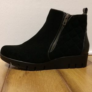 Sole(sense)ability quilted ankle boots